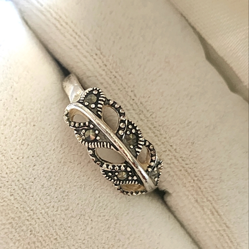 Silver Feather Ring w Stones